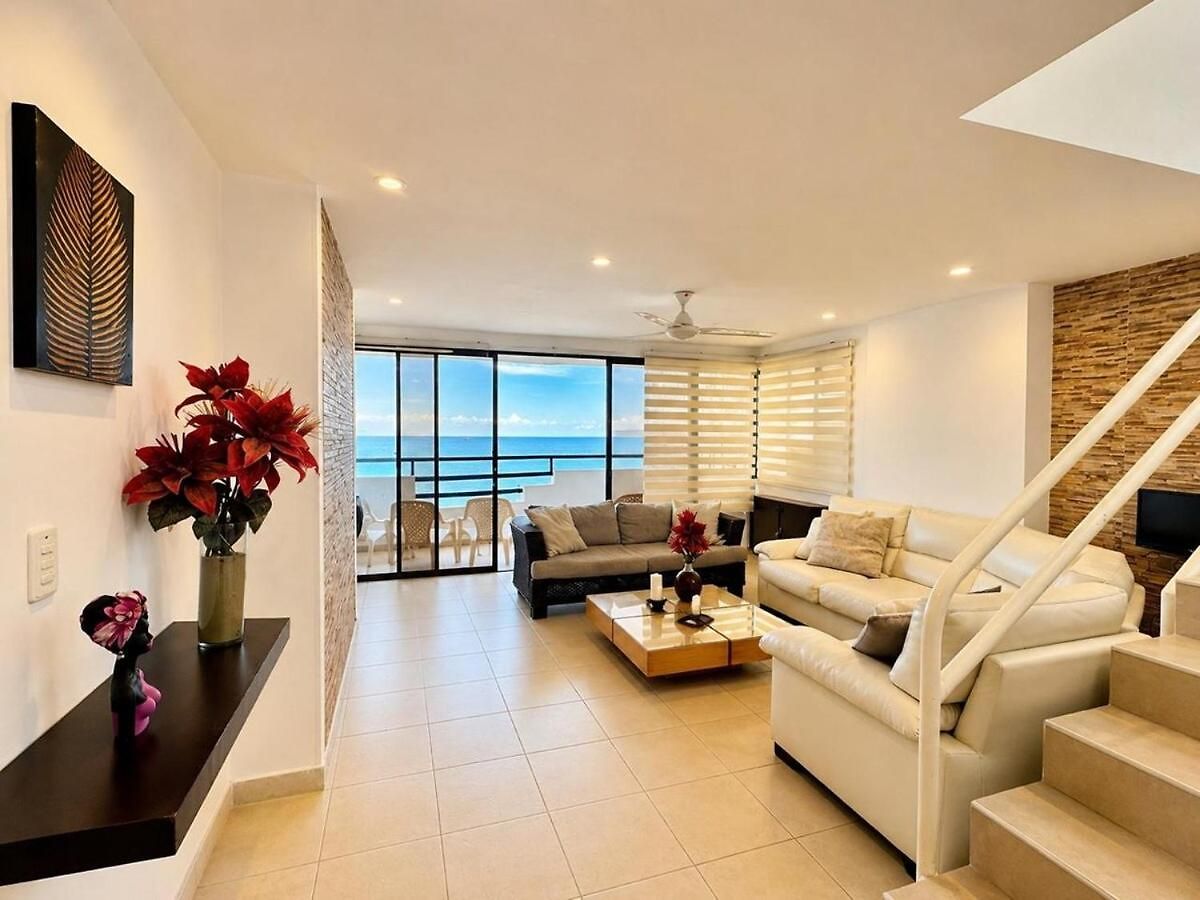 Oceanfront Duplex With Balcony El Laguito *