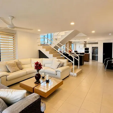 Oceanfront Duplex With Balcony El Laguito Apartamento